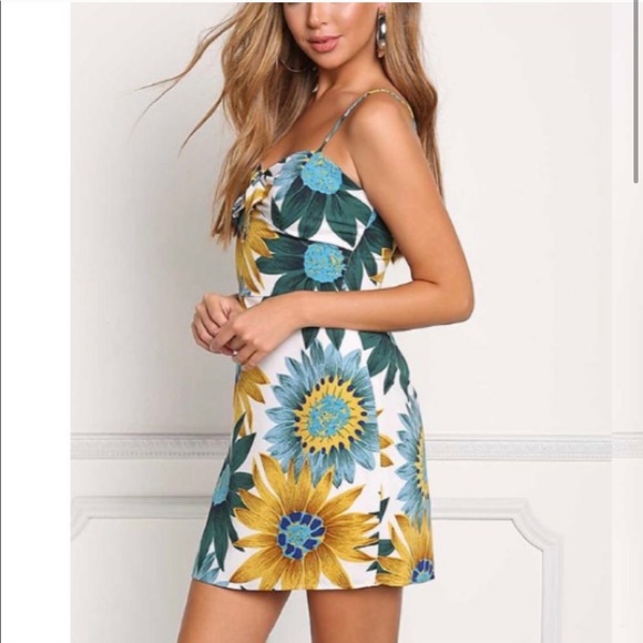 Love Culture NWT Floral Tie front Dress - Picture 2 of 5